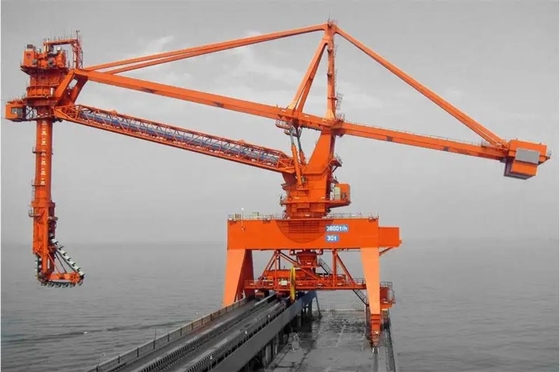 Scaricatore per navi a vite da 1200t/h applicato al porto marittimo