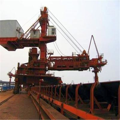 Sistema di carico automatico dei caricatori continui della nave per il maneggio del materiale alla rinfusa